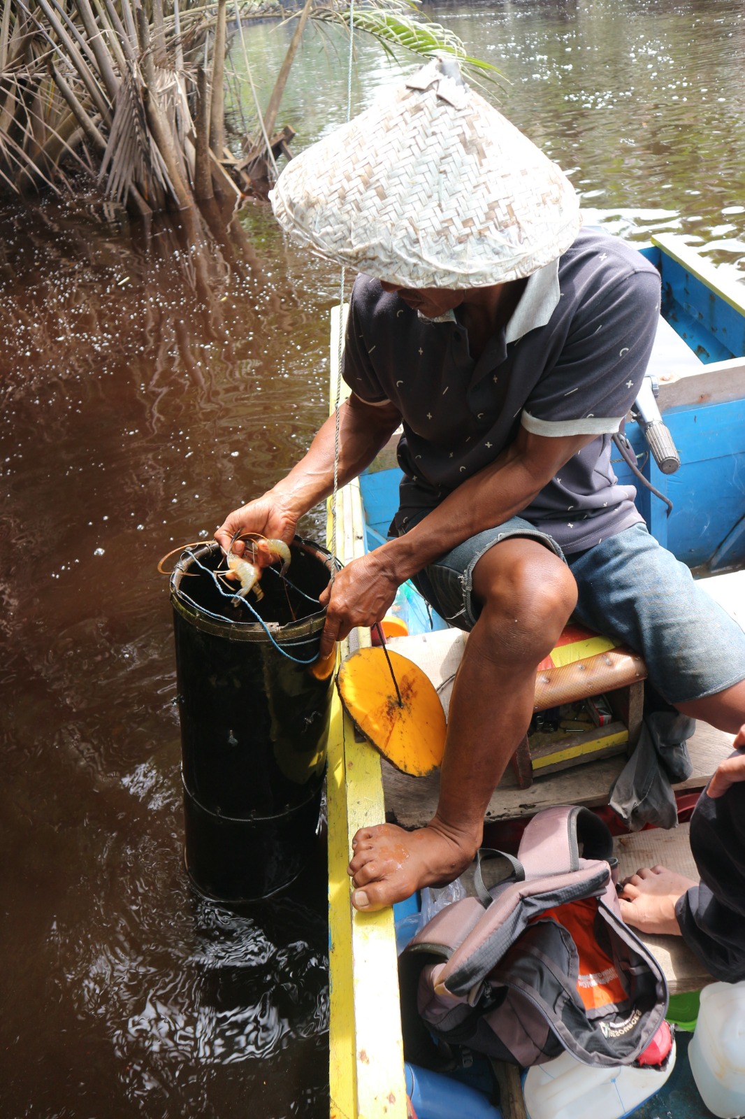 Bubu Udang Ramah Lingkungan di Hutan Desa Tepian