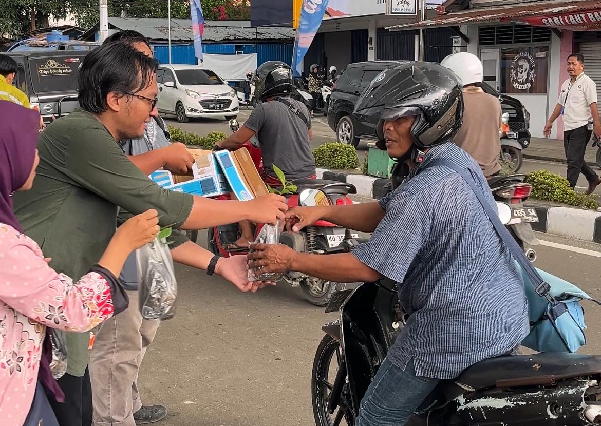 Hari Hutan Sedunia KPH Nunukan Berbagi Bibit Pohon dan Takjil